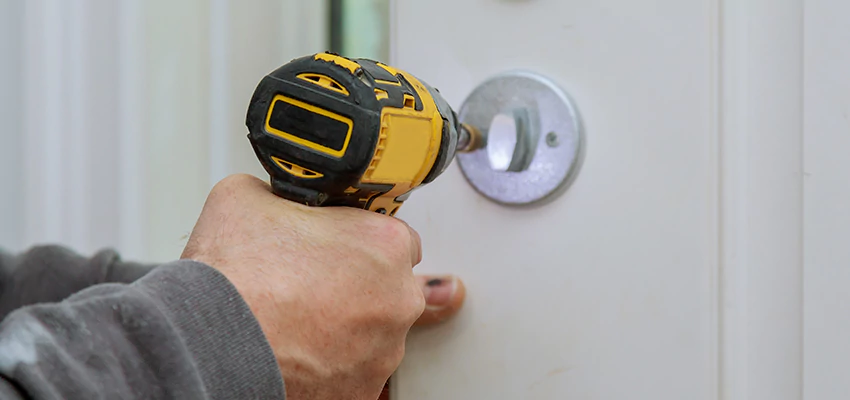 Street Locksmith For Smart Lock Repair in Lynwood, CA